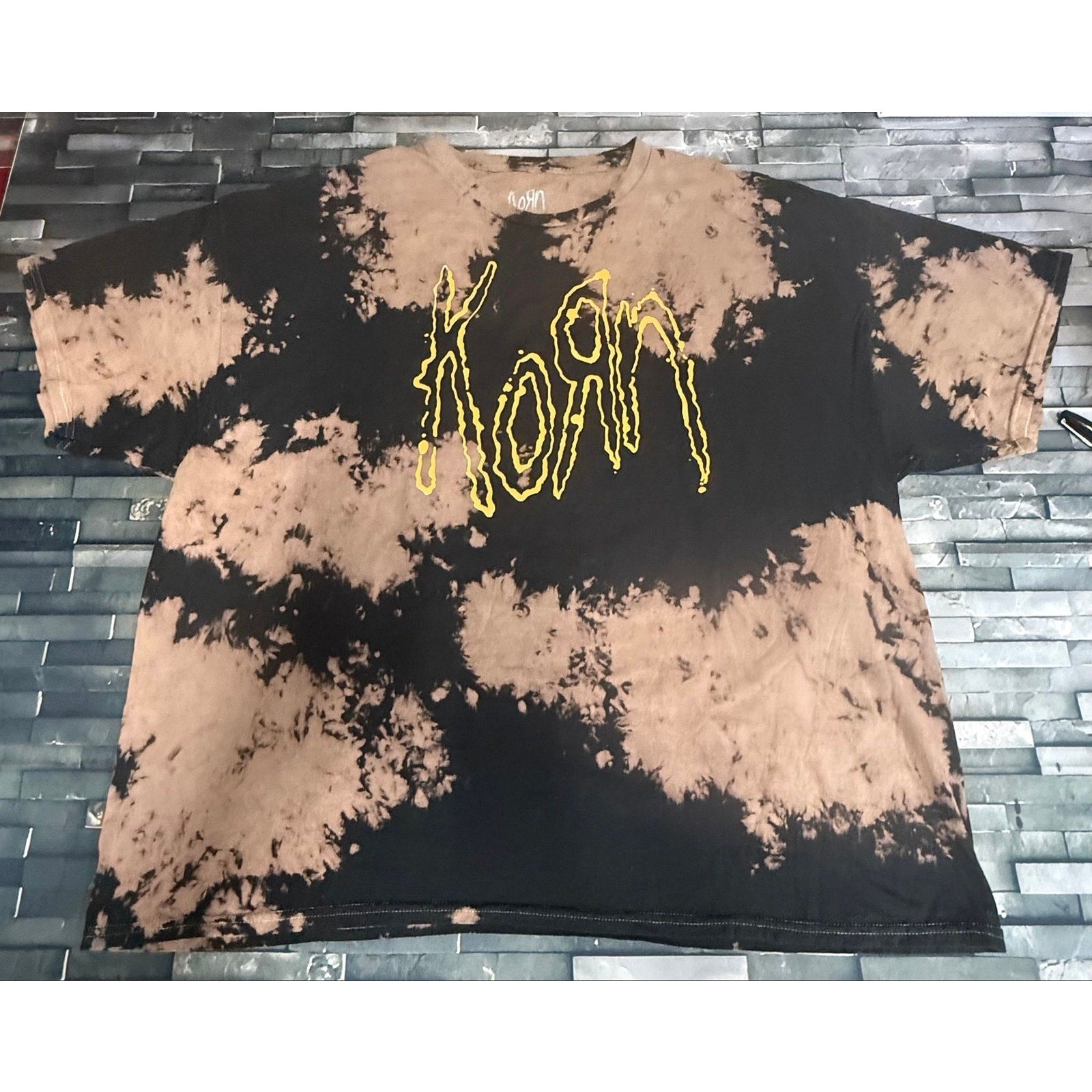 KORN TSHIRT BROWN/BLACK TIE DYE